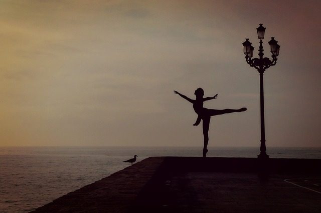 dancer-1489686_640