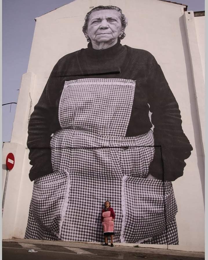 EL DELANTAL DE LA ABUELA por Ángeles Fuentes
