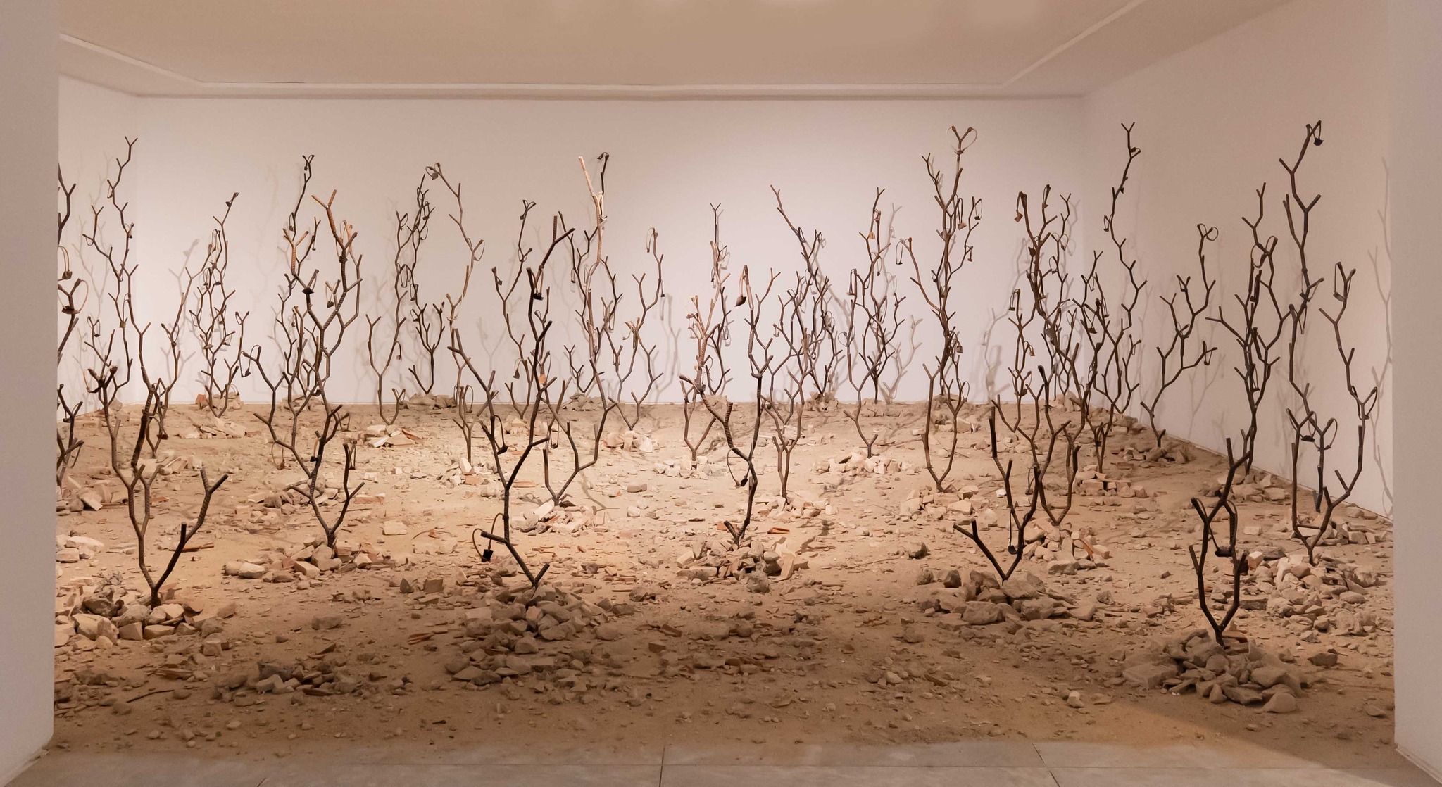 REXISTENCIA por Kader Attia